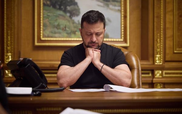 Zelenski Pokrovskta ikinci saldırı kurtarma çalışmaları sırasında düzenledi