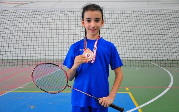 Zeren doktor tavsiyesiyle başladığı badmintonda Türkiye 3üncüsü oldu