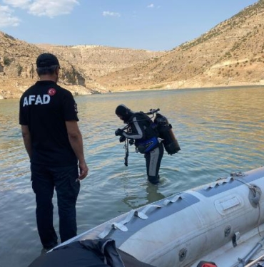 Zihinsel engelli oğlunu kurtarmak için girdiği çayda akıntıya kapılıp kayboldu