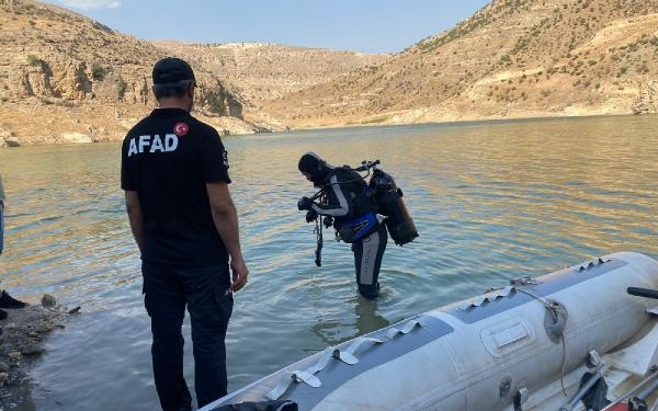 Zihinsel engelli oğlunu kurtarmak için girdiği çayda akıntıya kapılıp kayboldu