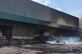 Zincir marketin ana deposunda yangın 37 Zincir marketin ana deposunda yangın