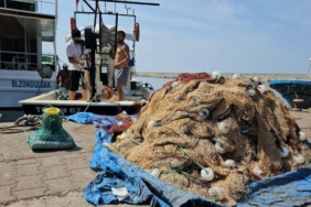 Zonguldak'ta balıkçılar, denize açılmak için son hazırlıklarını yapıyor