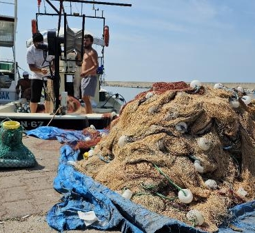 Zonguldak'ta balıkçılar, denize açılmak için son hazırlıklarını yapıyor