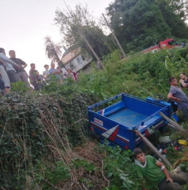 Zonguldakta patpat tarlaya devrildi 13 yaralı