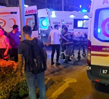 Zonguldak'ta taksi, otomobile çarptı: 10 yaralı 4 Zonguldakta taksi otomobile çarptı 10 yaralı