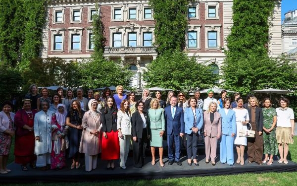 Emine Erdoğan, Jill Biden’ın ev sahipliğinde lider eşleri ile bir araya geldi 1 Emine Erdoğan, Jill Biden’ın ev sahipliğinde lider eşleri ile bir araya geldi