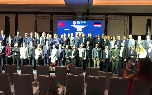 İstanbul Ekonomi Zirvesi ile 'Türkiye'deki yatırım fırsatları' Berlin'de anlatıldı 6 İstanbul Ekonomi Zirvesi ile 'Türkiye'deki yatırım fırsatları' Berlin'de anlatıldı