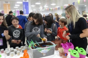 Yüzlerce öğrenci, akademisyenlerle buluşup, deney yaptı