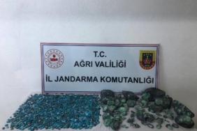 1 milyon 137 bin lira değerinde kaçak firuze taşı ele geçirildi 30 1 milyon 137 bin lira değerinde kaçak firuze taşı ele geçirildi