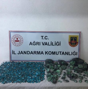 1 milyon 137 bin lira değerinde kaçak firuze taşı ele geçirildi