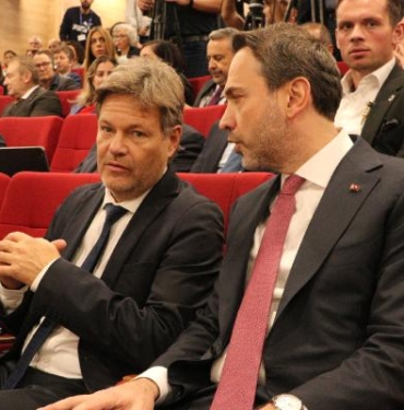 Bakan Bayraktar: Sakarya Sahası'nda üretimi 40 milyon metreküpe çıkarmayı hedefliyoruz