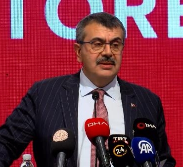 Bakan Tekin: Eğitimle ilgili tartışmaların zenginlik oluşturduğuna inanıyorum