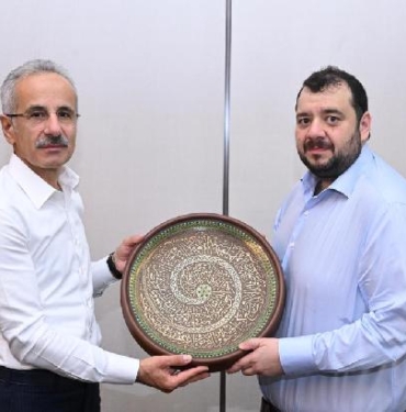 Bakan Uraloğlu BAE Yatırım Bakanı Al Suwaidi ile İstanbul'da bir araya geldi 9 Bakan Uraloğlu BAE Yatırım Bakanı Al Suwaidi ile İstanbul'da bir araya geldi