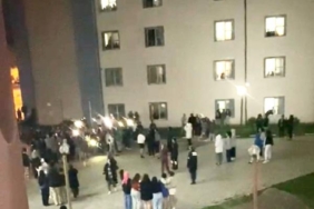 Bartın'da kız öğrenci yurdu önünde asansör eylemi