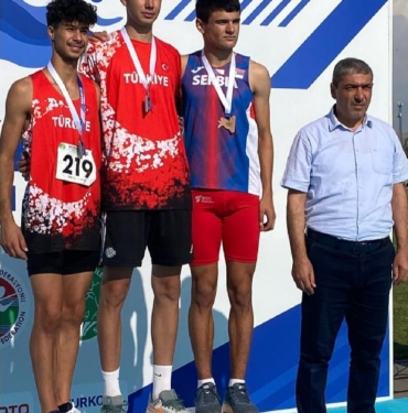 Beden eğitimi öğretmeninin keşfettiği Muhammet Enes, Balkan 2'ncisi oldu 7 Beden eğitimi öğretmeninin keşfettiği Muhammet Enes, Balkan 2'ncisi oldu