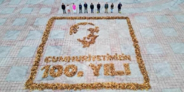 Belediye işçilerinden Atatürk silüeti ile '100'üncü yıl' anması