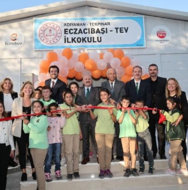 Depremin yaraları sarılıyor: Adıyaman’da Eczacıbaşı TEV İlkokulu açıldı 7 Depremin yaraları sarılıyor: Adıyaman’da Eczacıbaşı TEV İlkokulu açıldı