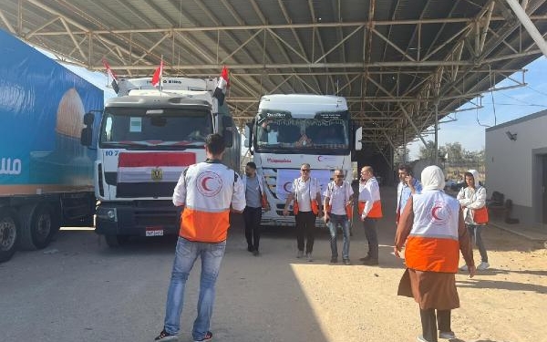 Filistin Kızılayı, 12 TIR’lık insani yardımı teslim aldı 6 Filistin Kızılayı, 12 TIR’lık insani yardımı teslim aldı