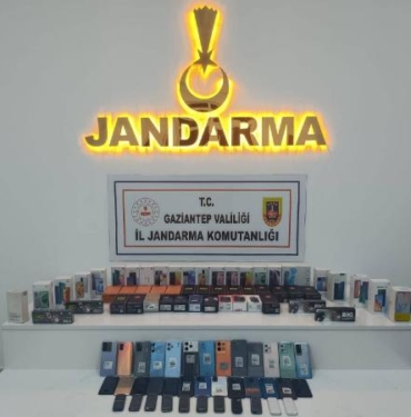Gaziantep'te piyasa değeri 1 milyon 105 TL olan kaçak telefonlar ele geçirildi 10 Gaziantep'te piyasa değeri 1 milyon 105 TL olan kaçak telefonlar ele geçirildi