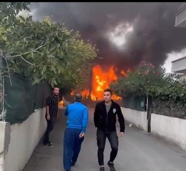 Geniş haber // Küçükçekmece'de lastik deposunda yangın 8 Geniş haber // Küçükçekmece'de lastik deposunda yangın