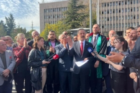 İYİ Partililerden tutuklanan gazetecilere destek açıklaması 21 İYİ Partililerden tutuklanan gazetecilere destek açıklaması