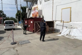 Kar maskeli şüpheli, akaryakıt istasyonu çalışanını tabancayla başından vurdu