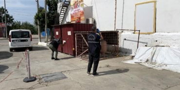 Kar maskeli şüpheli, akaryakıt istasyonu çalışanını tabancayla başından vurdu