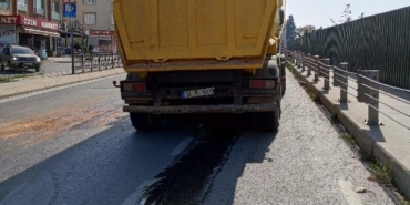 Kartal'da hafriyat kamyonundan dökülen yağ kazalara neden oldu 
