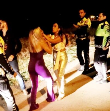 Kazadan hafif sıyrıklarla kurdular, polise zor anlar yaşattılar