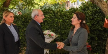 Kılıçdaroğlu'ndan Ahmet Taner Kışlalı'nın eşine ziyaret