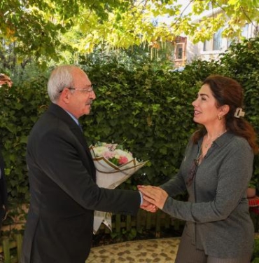 Kılıçdaroğlu'ndan Ahmet Taner Kışlalı'nın eşine ziyaret