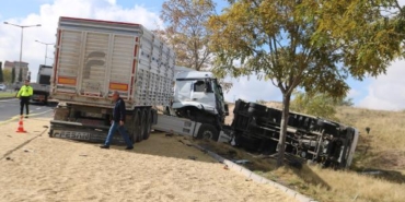 Nevşehir'de TIR, buğday yüklü kamyonete çarptı: 4 yaralı