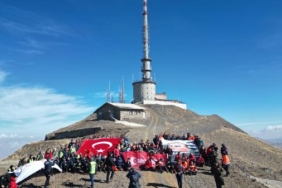 Palandöken zirvesine yürüyüp, Türk bayrağı ve Atatürk posteri açtılar 14 Palandöken zirvesine yürüyüp, Türk bayrağı ve Atatürk posteri açtılar