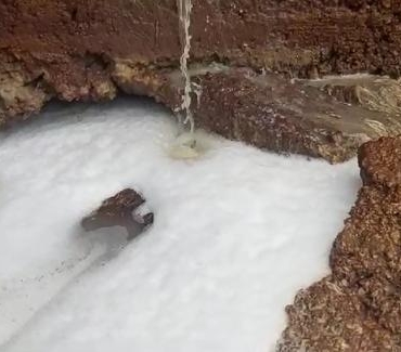 'Yağmur suyu rögarına kimyasal madde boşaltıldı' iddiasına inceleme 2 'Yağmur suyu rögarına kimyasal madde boşaltıldı' iddiasına inceleme