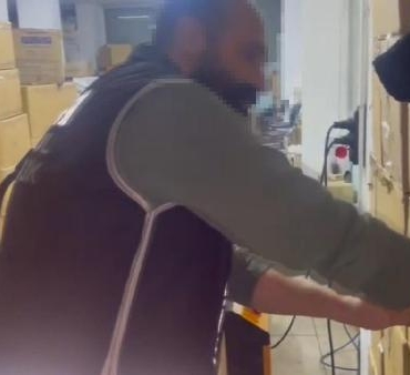 Arnavutköy'de kaçak ilaç operasyonu: 10 gözaltı 3 Arnavutköy'de kaçak ilaç operasyonu: 10 gözaltı