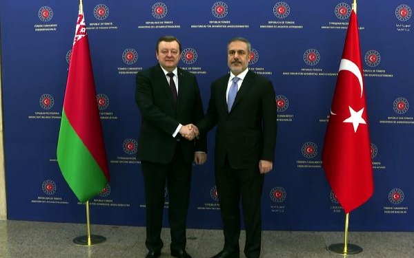 Bakan Fidan, Belaruslu mevkidaşı ile bir araya geldi 6 Bakan Fidan, Belaruslu mevkidaşı ile bir araya geldi