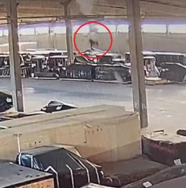 Çatıdan düşen işçi, hayatını kaybetti