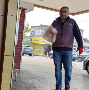 Elini kesim makinesine kaptıran işçinin 4 parmağı koptu 4 Elini kesim makinesine kaptıran işçinin 4 parmağı koptu