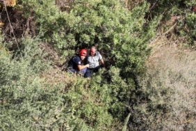 Falezlerden düştü, ekipler tarafından kurtarıldı 39 Falezlerden düştü, ekipler tarafından kurtarıldı