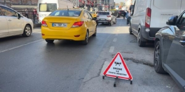 Kadıköy’de yayalara geçiş hakı vermeyen sürücülere ceza