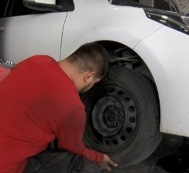 Lastikçilerde '25 Kasım kış lastiği' yoğunluğu 5 Lastikçilerde '25 Kasım kış lastiği' yoğunluğu