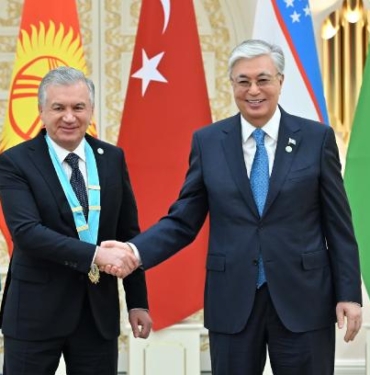 Mirziyoyev'e Türk Dünyası Ali Nişanı taltif edildi
