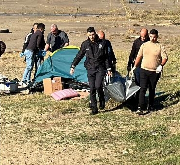 Sahildeki çadırın yanında erkek cesedi bulundu