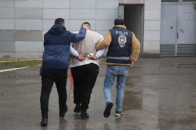 TIR'lardan hırsızlık yapan şüphelilere 3 ilde operasyon: 6 gözaltı 22 TIR'lardan hırsızlık yapan şüphelilere 3 ilde operasyon: 6 gözaltı