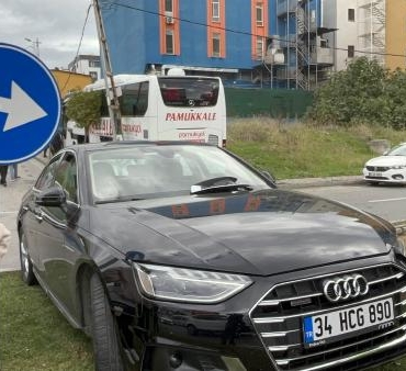 Ümraniye'de otobüs otomobile çarptı: 2 yaralı 