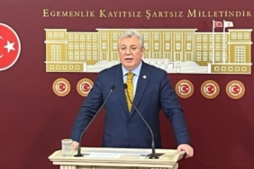 AK Parti'li Akbaşoğlu: Maskeli tiyatro oynanıyor