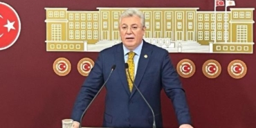 AK Parti'li Akbaşoğlu: Maskeli tiyatro oynanıyor