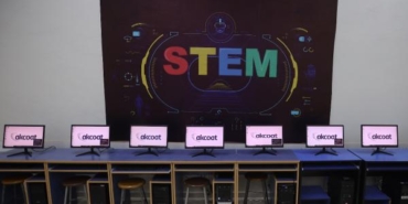 Akcoat’tan Serdivan’daki ilkokula bilgisayar desteği 