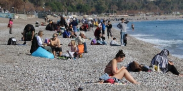 Antalya'da yağış sonrası deniz keyfi