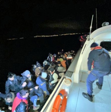 Aydın'da sürüklenen bottaki 51 kaçak göçmen kurtarıldı
